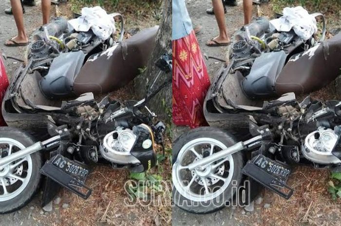 Sepeda motor Honda Scoopy yang alami kecelakaan di Desa Jabalsari, Kecamatan Ngunut, Kabupaten Tulungagung, Senin (15/10/2018). 