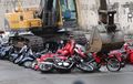 Duh... Kenapa Ini? Harley-Davidson Hingga BMW GS Hancur Digilas Eskavator