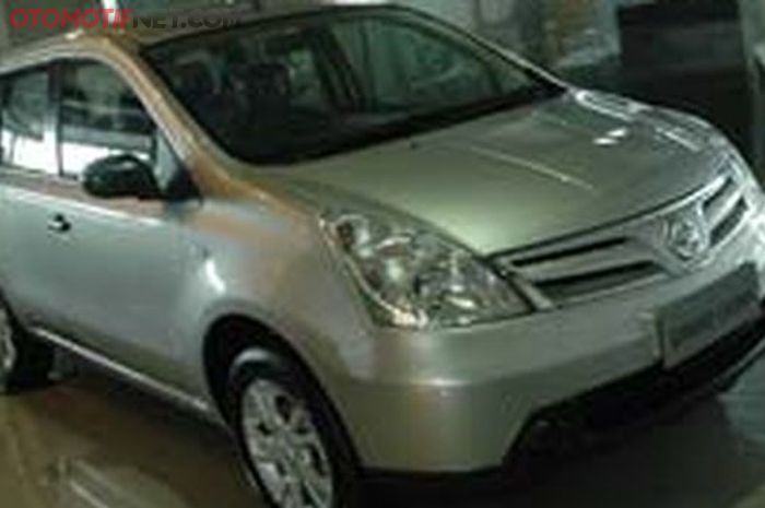 Nissan Grand Livina 2011