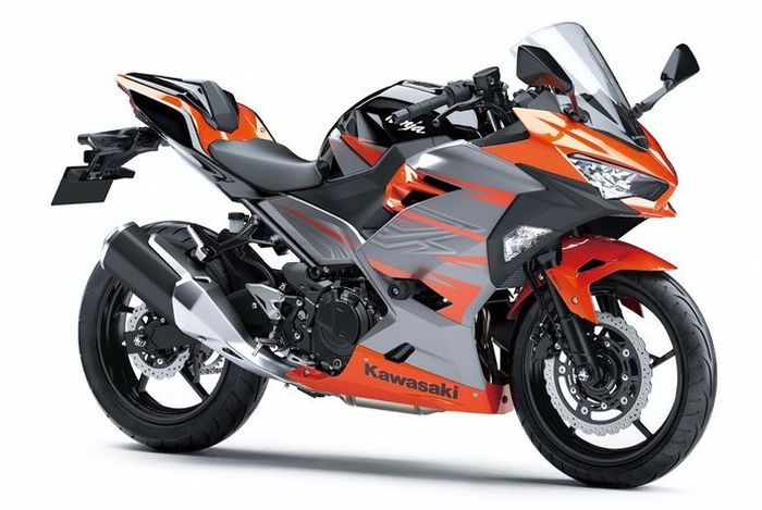 Kawasaki memulai produksi massal New Ninja 250 pada bulan ini
