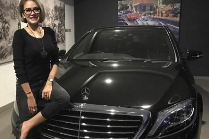 Nikita MIrzani dan S 400 Miliknya