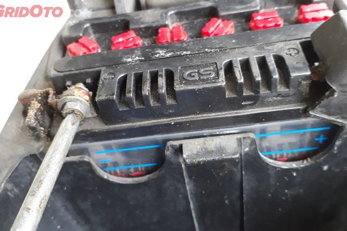 Aki Motor Ngedrop Terus? Cek 3 Bagian Ini Dulu - GridOto.com