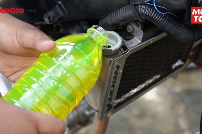 Waktu mengurasu radiator motor