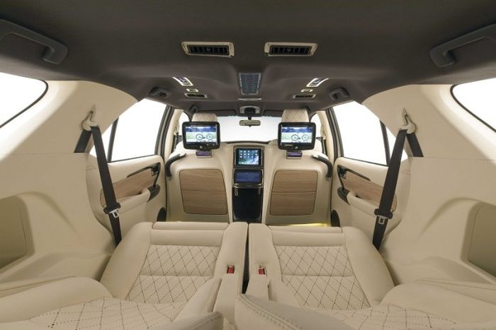 Modifikasi interior Toyota Fortuner oleh DC Design