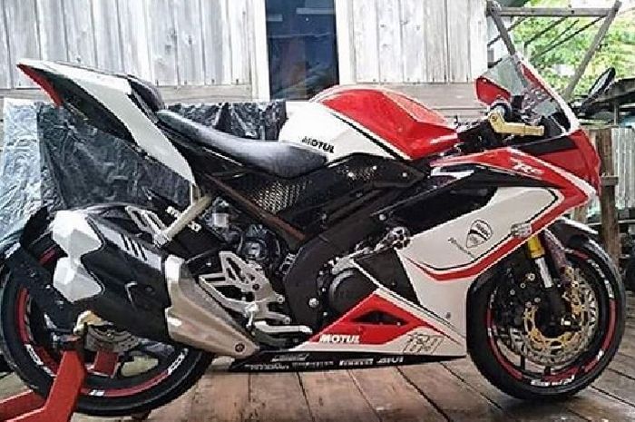 Yamaha R15