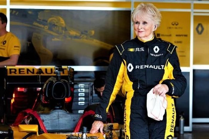 Rosemary Smith, nenek tertua yang kendarai mobil F1