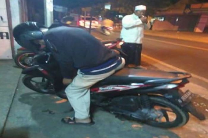 Seorang Pria meninggal dunia di atas motornya di Malang, Jawa Timur