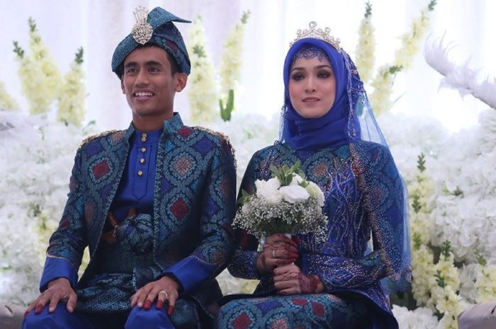 Pembalap Moto2 asal Malaysia, Hafizh Syahrin saat melangsungkan pernikahan dengan Noor Suzana Abdul Manaf baru-baru ini di Setiawangsa, Kuala Lumpur Malaysia