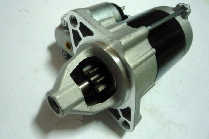 Honda BeAT  generasi awal masih pakai sliding-gear starter