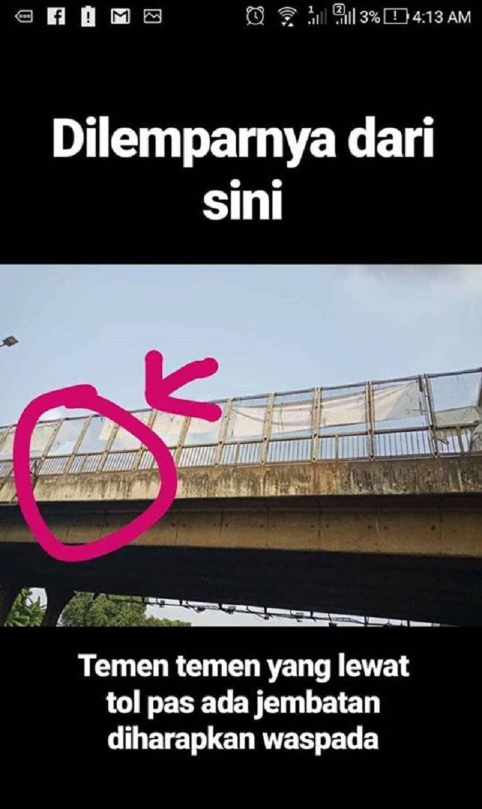 Info pelemparan batu di jembatan penyeberangan orang di Jatibening, Bekasi