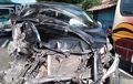Toyota Avanza Hampir Gepeng Setelah Alami Kecelakaan Beruntun