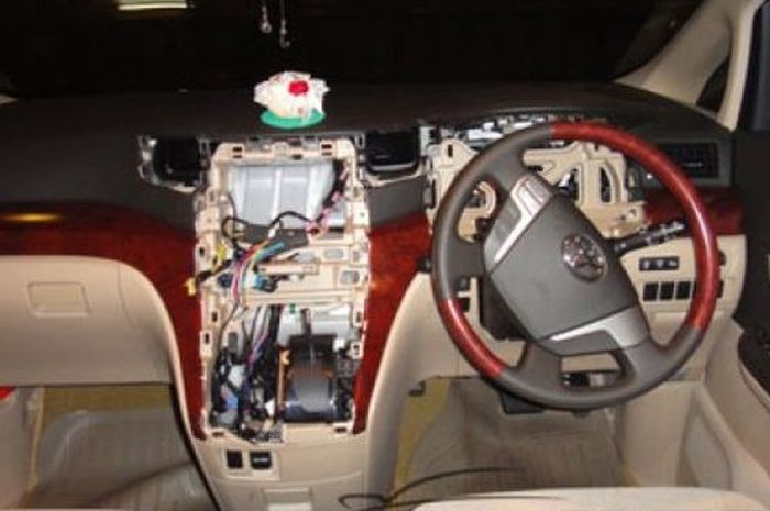 Dasbor Alphard jadi incara maling. Bisa laku Rp 50 juta