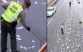 Kecelakaan di Tol, Uang Kertas Berhamburan Seperti Hujan