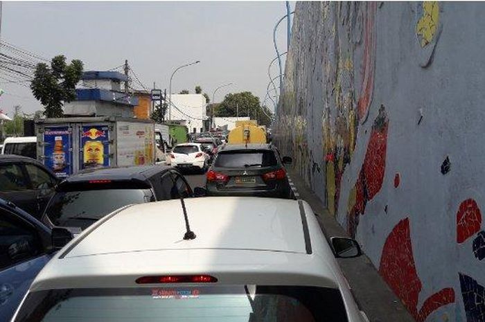 Ilustrasi jalanan dipadati oleh kendaraan.