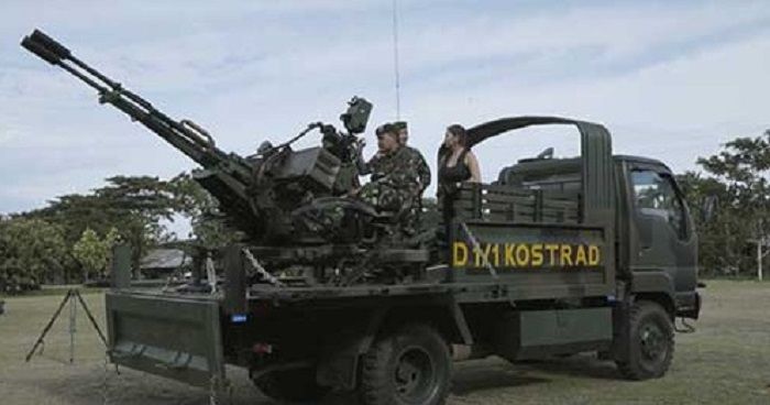 Isuzu Elf NPS 4x4 Giant Bow