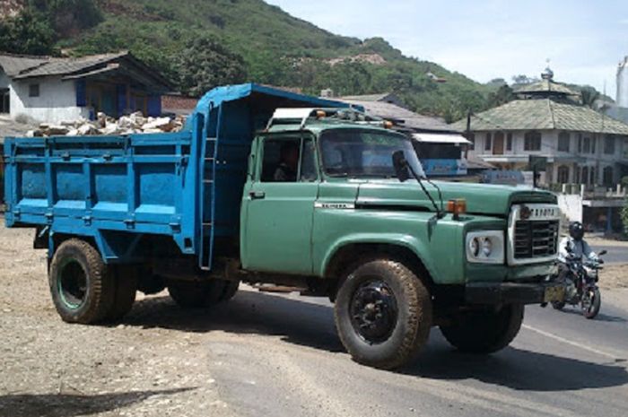 Truk Toyota Buaya di Padalarang