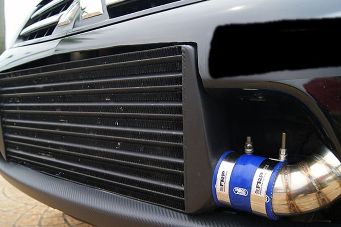 Intercooler lansiran HKS kini tampak terpampang jelas