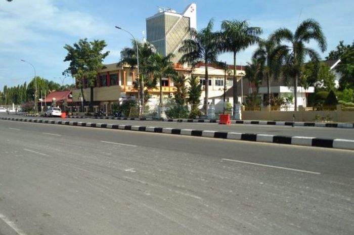 Jalan di sekitar Mapolda Riau