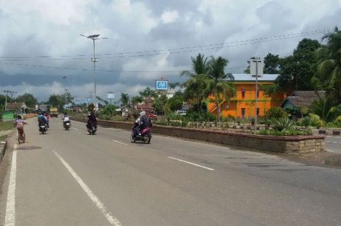 Warga Kabupaten Muratara, Sumatera Selatan banyak yang enggak mau pakai helm saat berkendara dengan motor