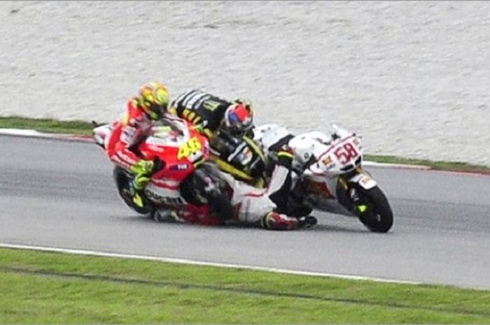 Rossi sempat melidas Marco Simoncelli dalam tragedi MotoGP Sepang 2011