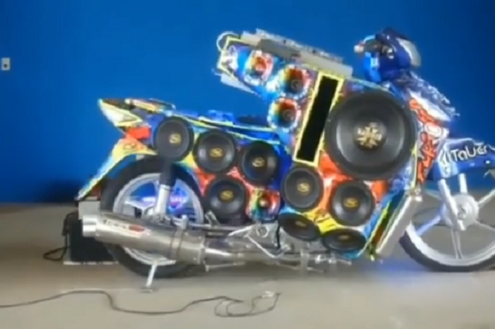 Motor penuh dengan speaker