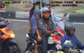 Kocak, Video Pembonceng Wanita Enggak Pakai Helm, Kena Tegur CCTV Malah Linglung