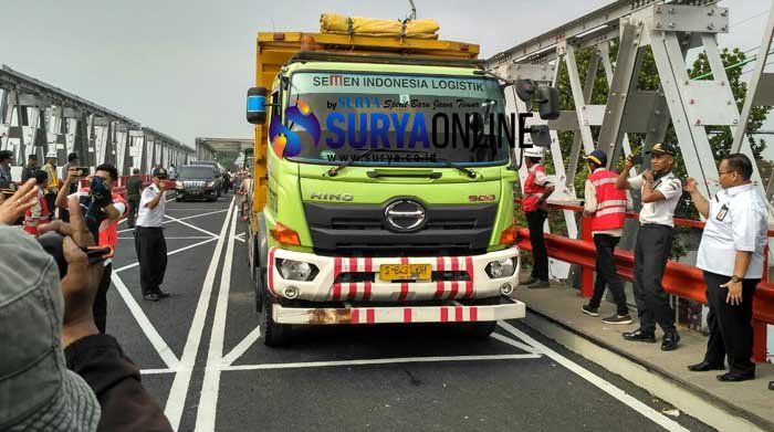 Kendaraan dengan bobot lebih dari 40 ton dilarang lewat Jembatan Widang-Babat