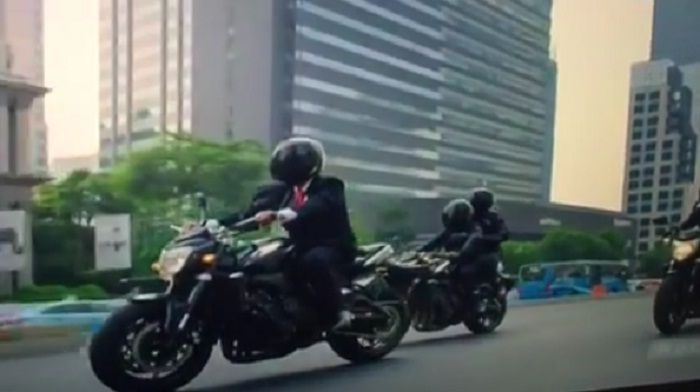 Presiden Jokowi naik motor Paspampres