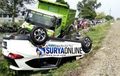 Sopir Truk Panik Banting Stir, Honda BR-V Telentang di Parit
