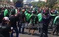 Pengojek Online Se-Jawa Timur Padati Surabaya, Konvoi ke Kantor Gojek dan Grab