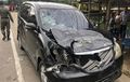 Toyota Avanza Ambrol Parah Di Depan, Efek Fatal Honda Vario Melebar