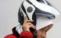 Helm Bau? Obatnya Cuma Rp 20 Ribuan Nih di Otobursa.com!