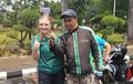 Tersenyum Malu Ketemu Bule Cantik, Driver Ojek Online Bilang Pengalaman Pertama Kali