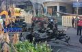 Jadi Rongsokan Deh...Bangkai Mobil dan Motor Imbas Bom di Gereja Pantekosta Pusat Surabaya Mulai Diangkut Petugas