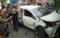 Takjub! Dihantam Keras dan Hancur, Pengemudi Toyota Calya Cuma Cedera Ringan