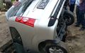 Detik-Detik Daihatsu Xenia Diangkat Dari Lubang, Ternyata Ini Penyebabnya