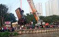 Pikap Mitsubishi L300 Tercebur di Sungai Kalimalang, Sopir Baru Bisa Ditemukan 20 Jam Setelahnya