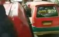 Viral, Angkot Ugal-ugalan Halangi Mobil Damkar dan Tabrak Pengendara Motor