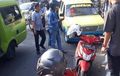 Angkot Hilang Kendali Tabrak 2 Pemotor, Padahal Sedang Berhenti di Traffic Light