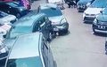 Sembilan Mobil Ringsek, Korban Honda CR-V Mencelat Di Parkiran