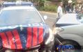 Brakk! Mobil Polisi Pesek Hindari Motor Ngawur dan Tabrak Avanza
