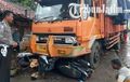 Sopir Panik Rem Blong, Enam Motor Masuk Kolong Truk Sampai Remuk
