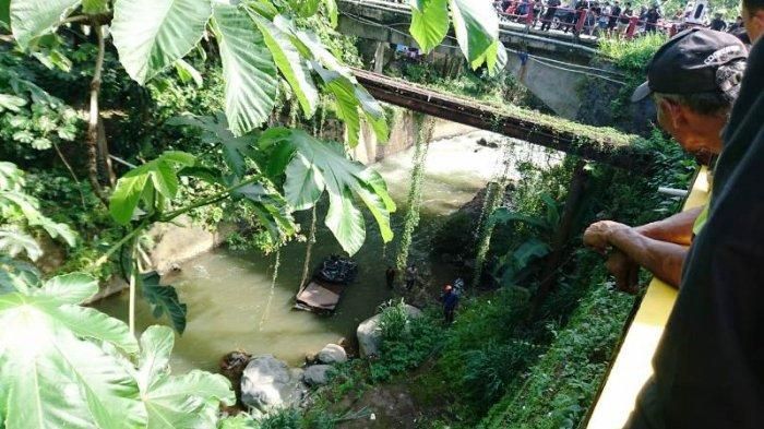 Kecelakaan di jembatan Leuwimalang, Cisarua, Kabupaten Bogor, Selasa (18/12/2018) (Istimewa)