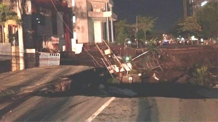 Jalan Raya Gubeng Surabaya Ambles