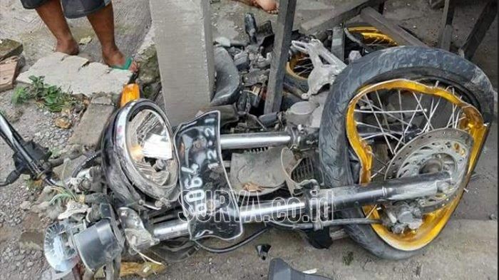 Honda CB ringsek ditabrak Mitsubishi Xpander