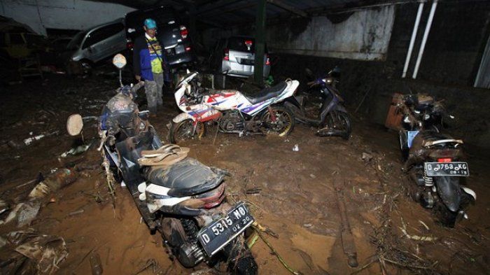 Efek banjir bandang sungai Cipamokolan kota Bandung 20/3/2018