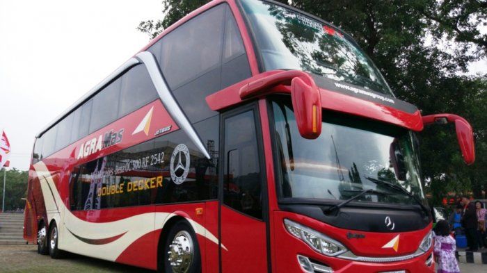 Bus tingkat Agra Mas yang melayani rute Jakarta-Wonogiri dan Jakarta-Jepara 