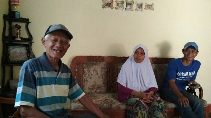 Suharto (kanan) bikin geger dikabarkan sudah meninggal, bikin kaget keluarga pulang dalam keadaan hidup 