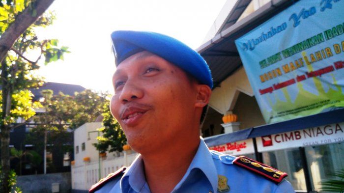 Komandan Satuan Polisi Militer (Dansatpom) TNI AU Lanud Adisutjipto, Letkol Pom. Agus Suhandi saat memberikan keterangan, Jumat (1/5/2018)