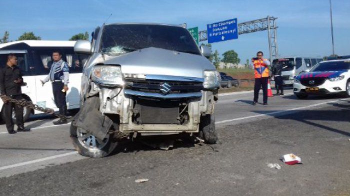 Diduga sopir mengantuk, Suzuki APV alami kecelakaan